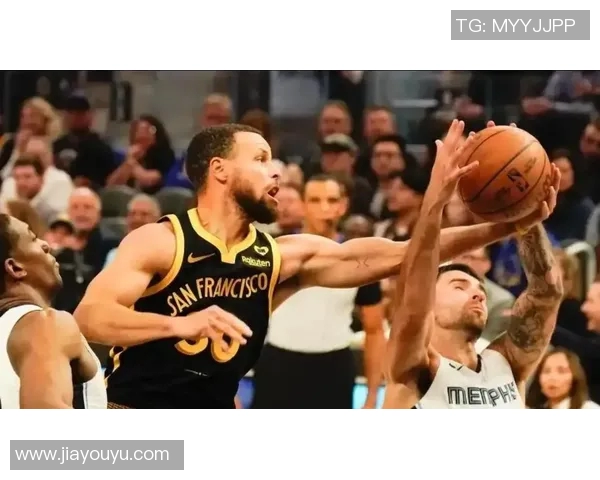 勇士与灰熊季后赛第六场激战回顾与精彩瞬间分析